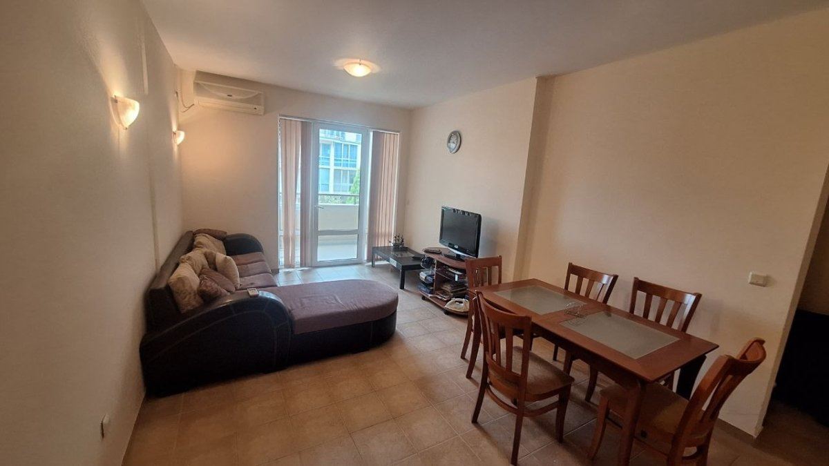 Geräumige Drei-Zimmer-Wohnung nur wenige Meter vom Strand entfernt in Ravda