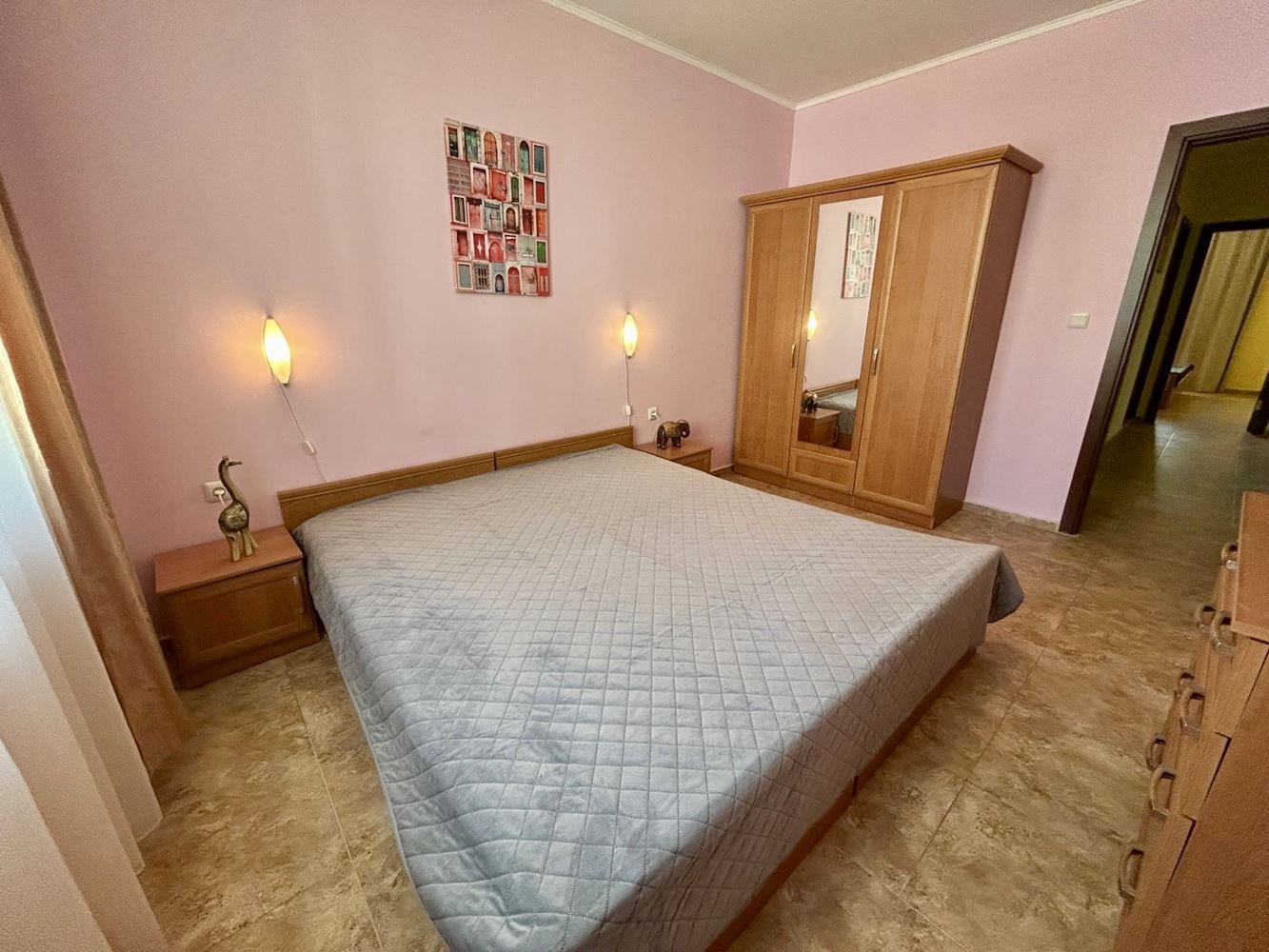 Geräumige Zwei-Zimmer-Wohnung mit Poolblick in Nessebar
