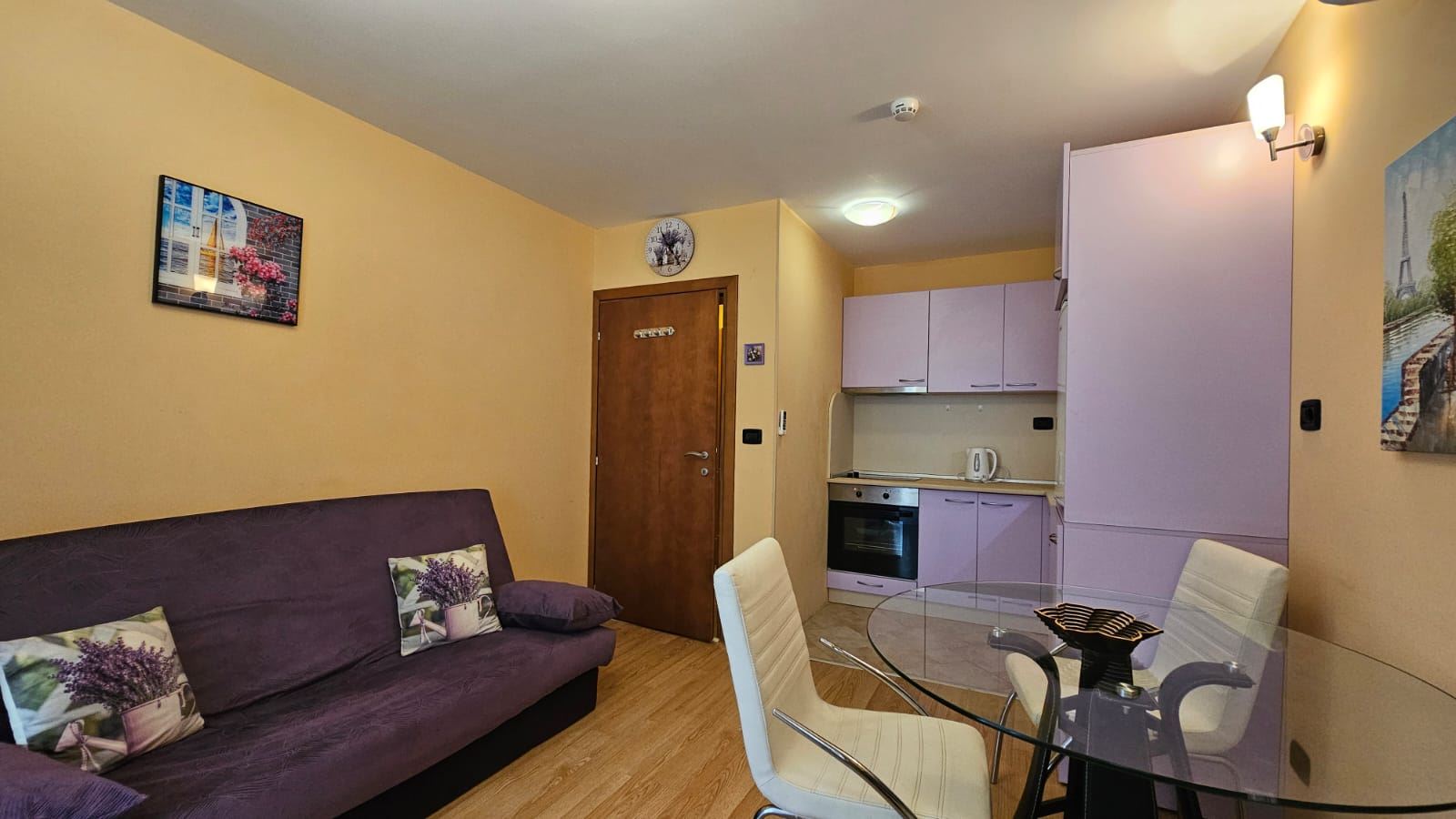 Gemütliche und stilvoll eingerichtete 2-Zimmer-Wohnung mit teilweisem Meerblick