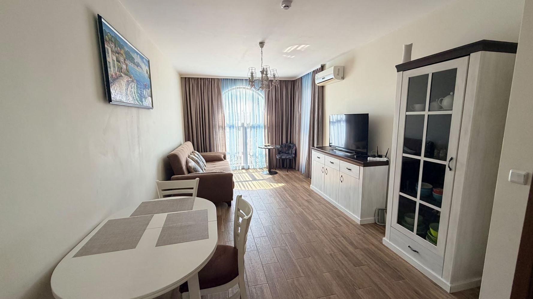 Zweizimmerwohnung mit Panoramablick, nur einen Schritt vom Meer entfernt in Ravda