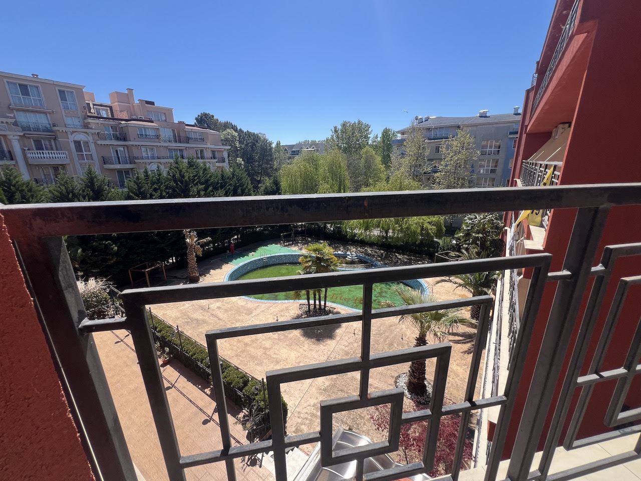 Komfortables Studio mit Poolblick in Sonnenstrand – vollständig möbliert und sofort nutzbar