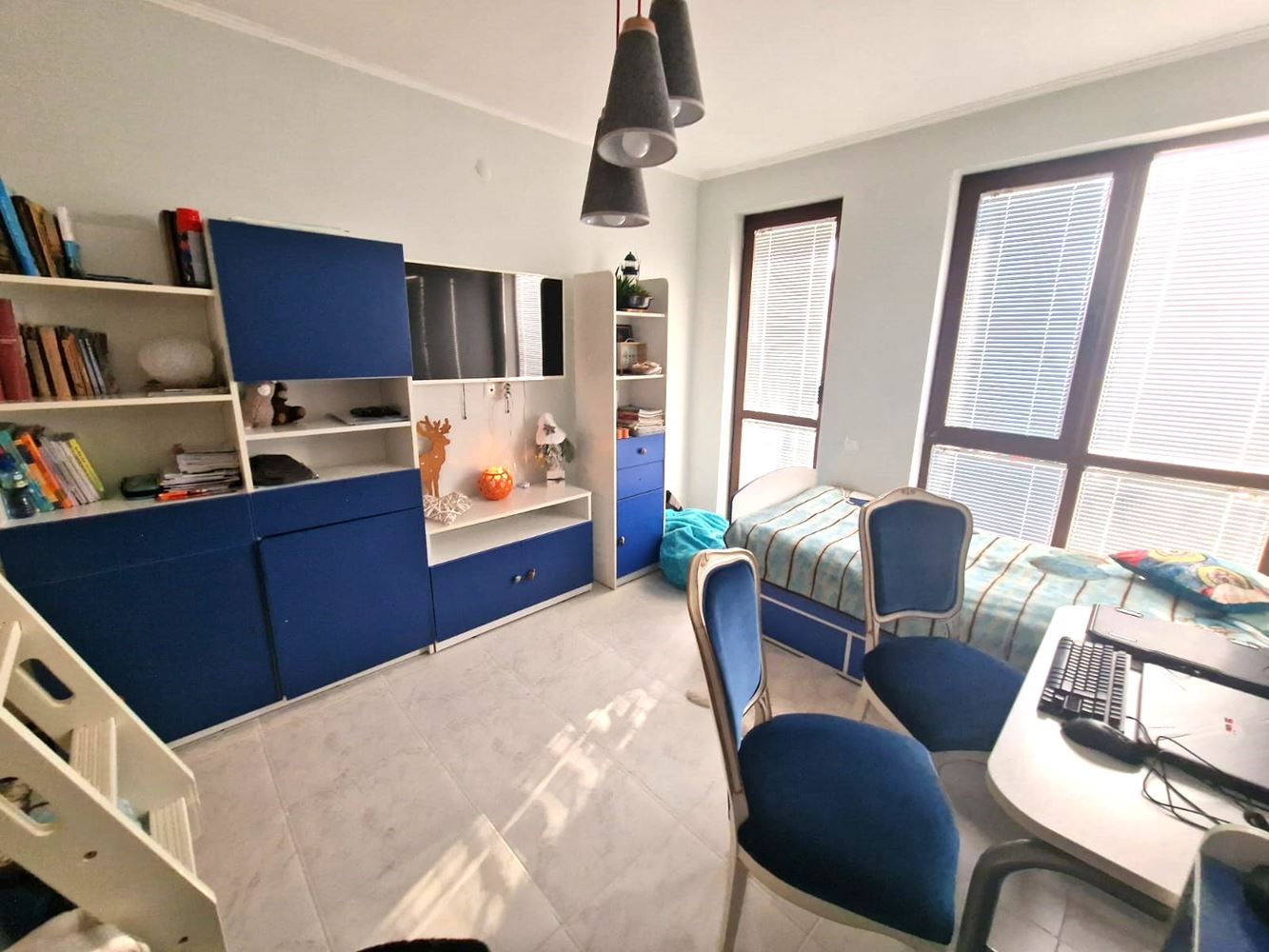 Exklusive Wohnung mit drei Schlafzimmern – höchster Wohnstandard und diskreter Luxus