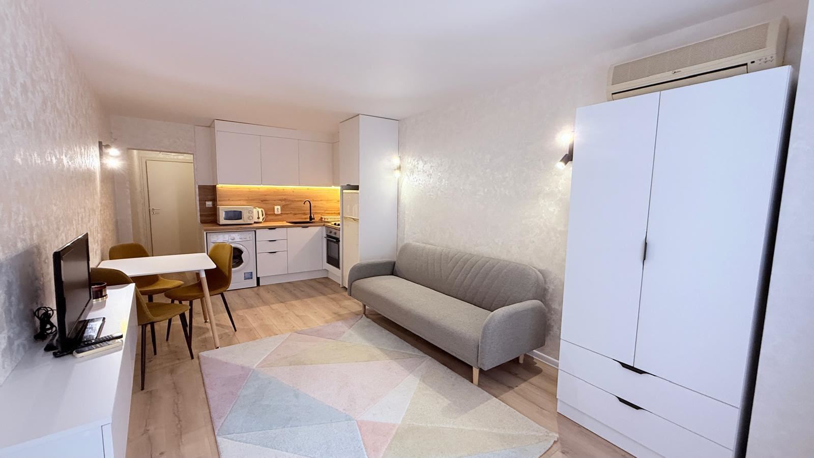 Stilvolles Studio in Sveti Vlas – 200 m vom Meer entfernt, mit Swimmingpool und sofort bezugsfertig
