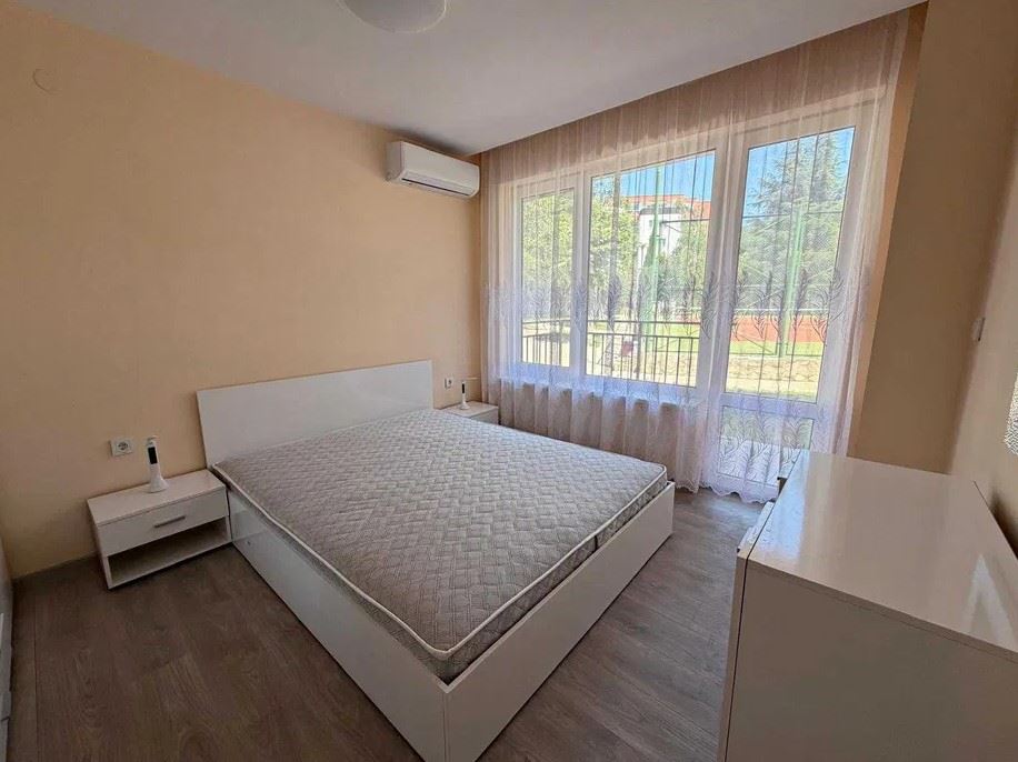 Wohnung in erster Meereslinie in Elenite – umfassende Renovierung, Haushaltsstrom und direkter Zugang zum Strand