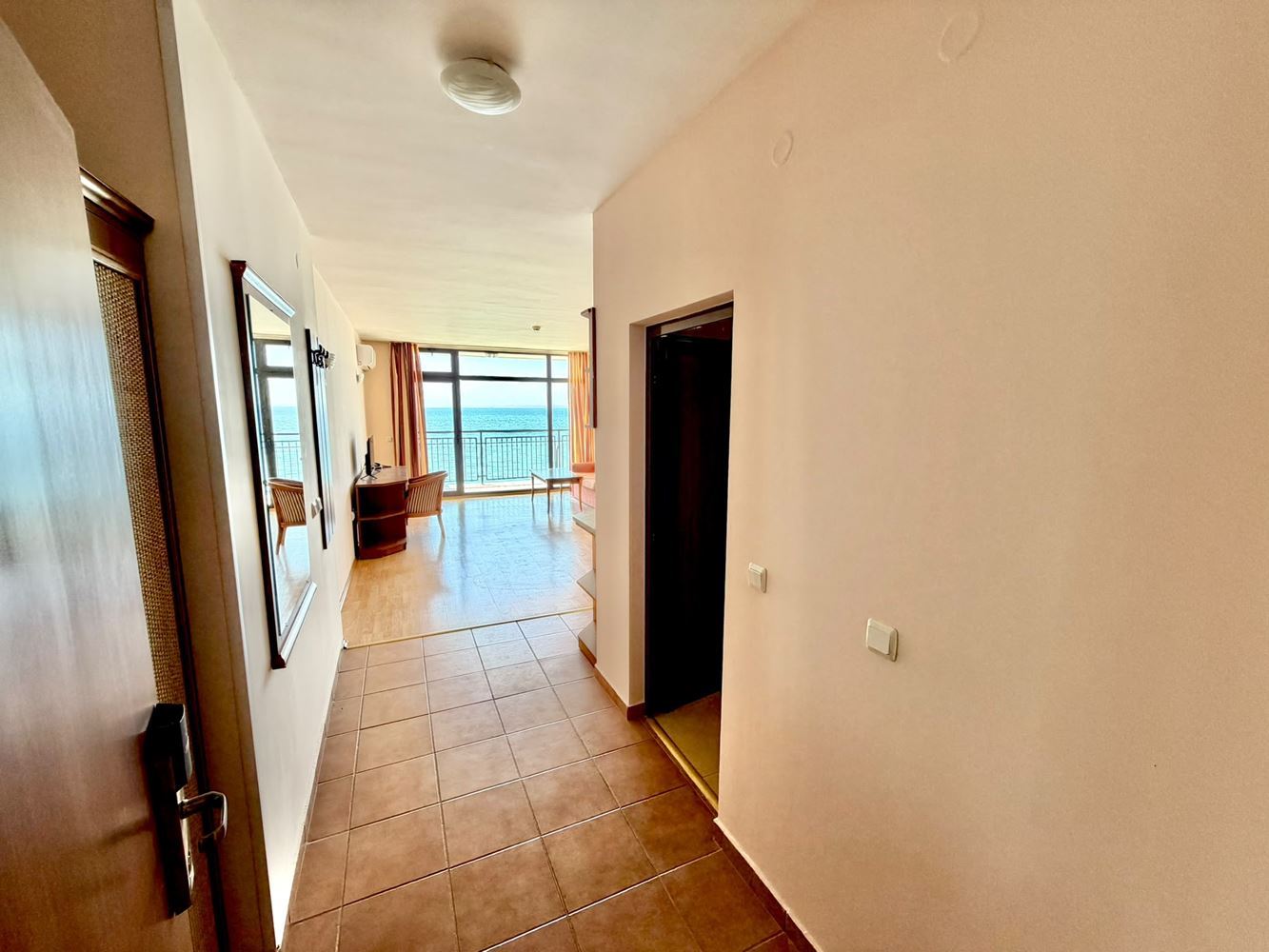 2-Zimmer-Wohnung mit Panoramablick auf das Meer in erster Meereslinie in Sveti Vlas