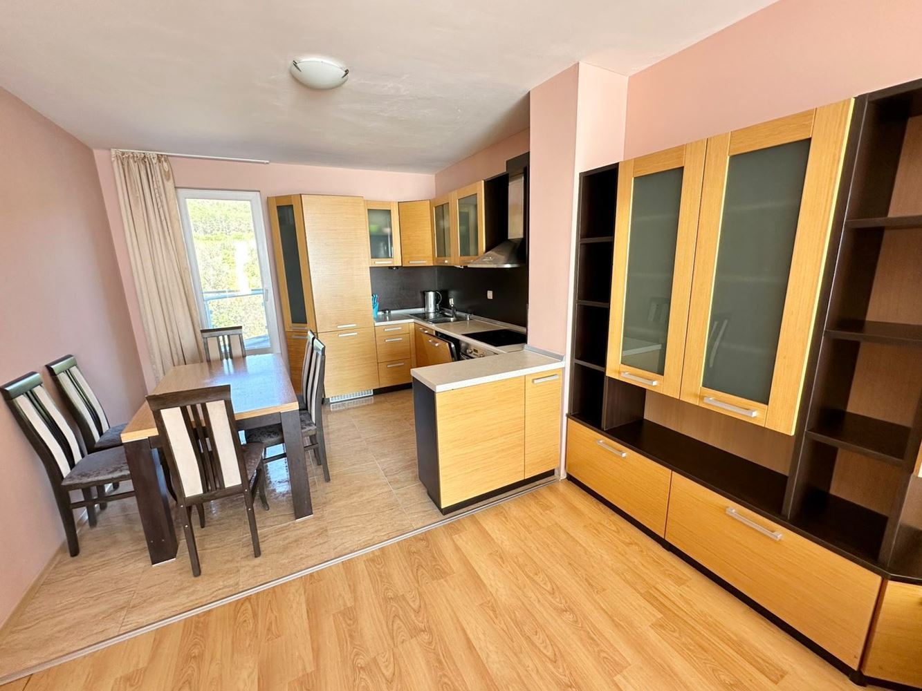 Erste Meereslinie in Sveti Vlas – beeindruckende Maisonettewohnung mit drei Schlafzimmern, Panoramablick und riesiger Terrasse