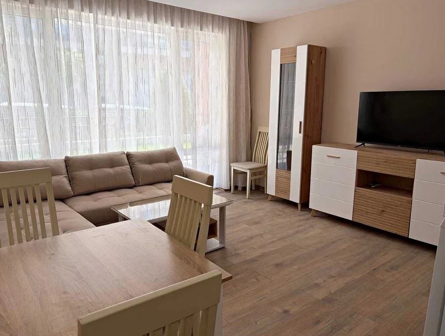 Wohnung in erster Meereslinie in Elenite – umfassende Renovierung, Haushaltsstrom und direkter Zugang zum Strand
