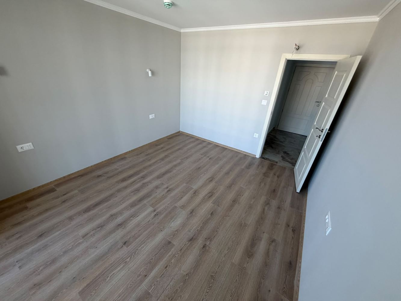 Neue 2-Zimmer-Wohnung mit Pool- und Meerblick in einem luxuriösen First-Line-Komplex in Nessebar