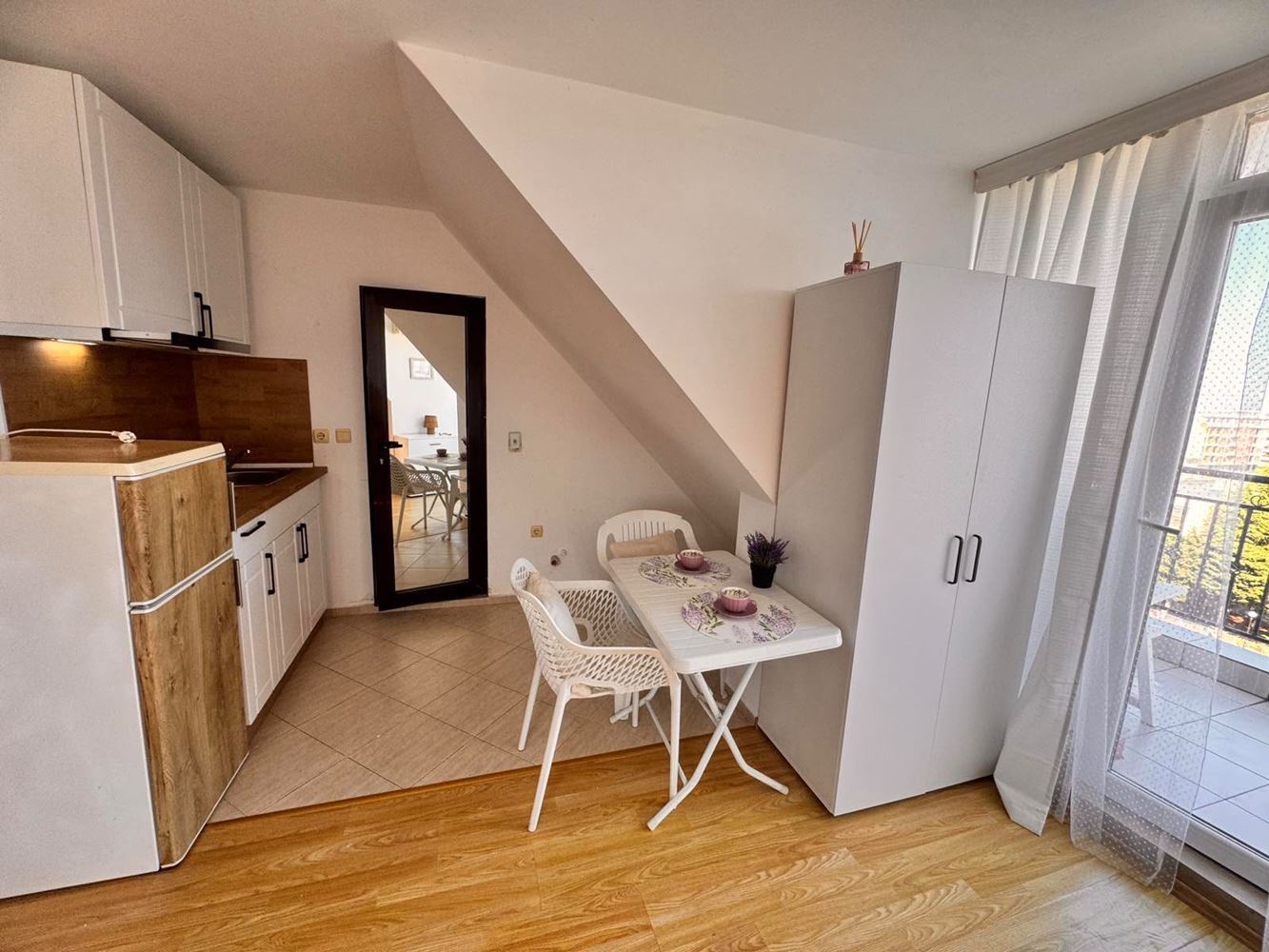 Stilvolles Studio mit Panoramaterrasse in Pomorie – niedrige Instandhaltungsgebühr, Südausrichtung und ausgezeichnete Lage nahe dem Meer