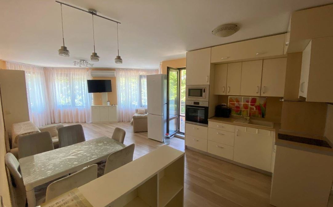 Zwei-Zimmer-Wohnung 50 Meter vom Strand in Ravda – modernes Gebäude, Komfort und ausgezeichnete Lage