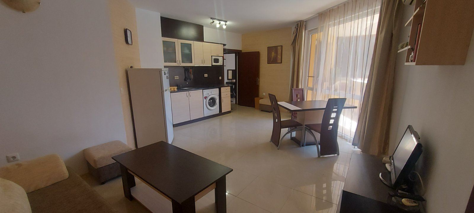 Geräumige Drei-Zimmer-Wohnung in moderner Anlage im Zentrum von Sonnenstrand