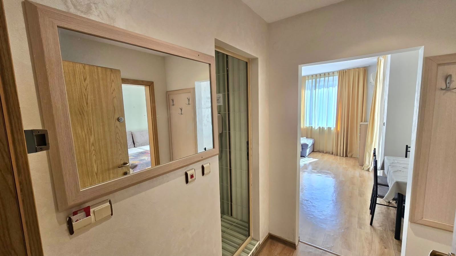 Südlich ausgerichtete 2-Zimmer-Wohnung mit Parkblick und fertigen Verkaufsunterlagen in Sonnenstrand