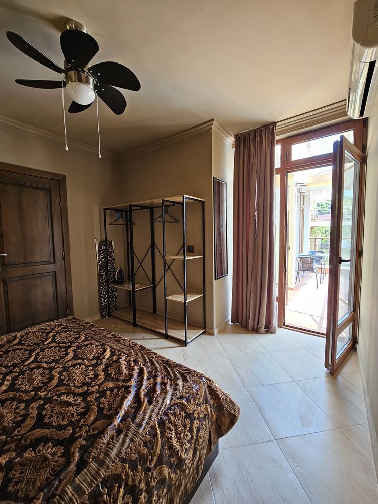 Zweizimmer-Maisonette mit großer Panoramaterrasse in einer prestigeträchtigen Anlage in Sveti Vlas