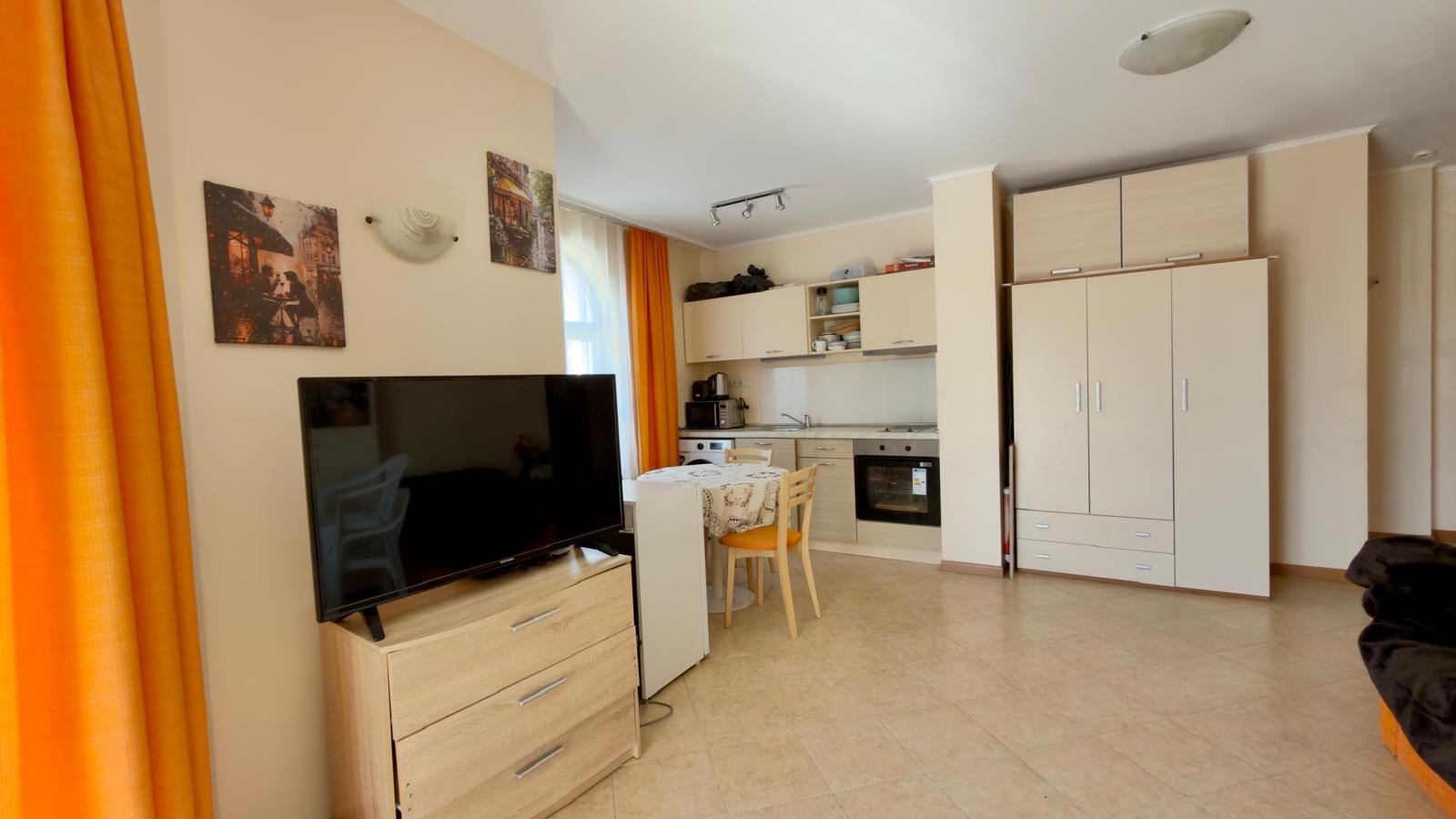 Geräumige Drei-Zimmer-Wohnung in einer luxuriösen Anlage in Sonnenstrand