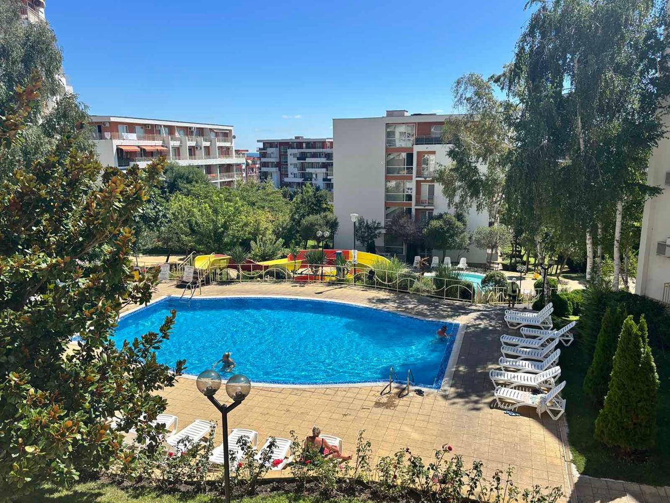 Wohnung mit wunderschönem Poolblick in Sveti Vlas – Ihr Ort für Erholung am Meer