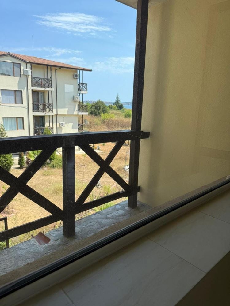 Geräumige Drei-Zimmer-Wohnung mit Meerblick, 500 m vom Strand entfernt in Chernomorets