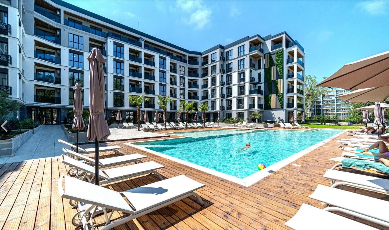 Geräumige Luxuswohnung mit drei Schlafzimmern und Tiefgaragenstellplatz in Sonnenstrand