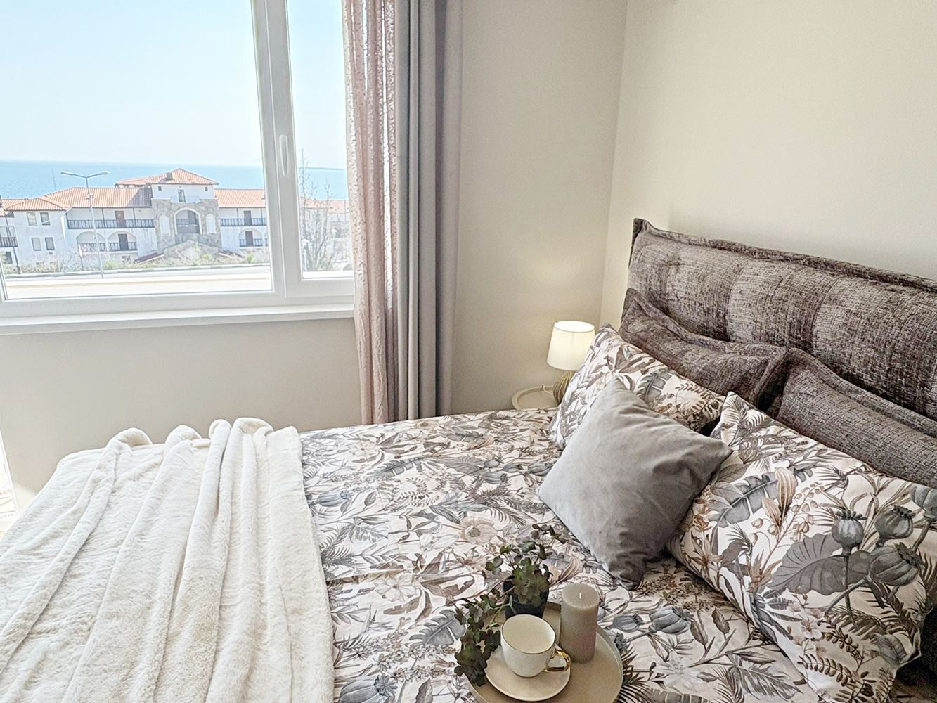 Zwei unabhängige Wohneinheiten mit Meerblick im Zentrum von Sveti Vlas – Designer-Interieur und eigener Parkplatz