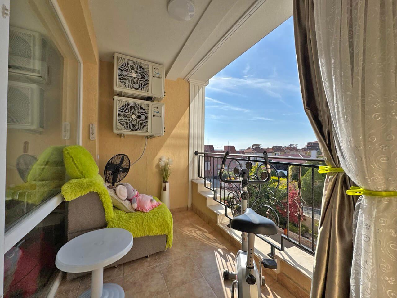 Geräumiges möbliertes Studio in Sveti Vlas – 200 Meter vom Strand entfernt, mit luxuriösem SPA-Zentrum und hervorragender Ausstattung