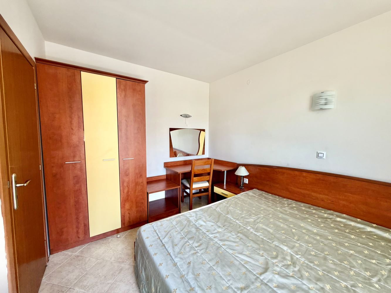 Geräumige Wohnung mit einem Schlafzimmer und Meerblick in zweiter Meereslinie in Sonnenstrand