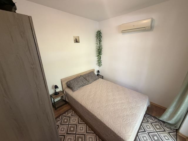 Komfort und Ruhe am Meer – geräumige Zweizimmerwohnung mit einem Schlafzimmer in Aheloy