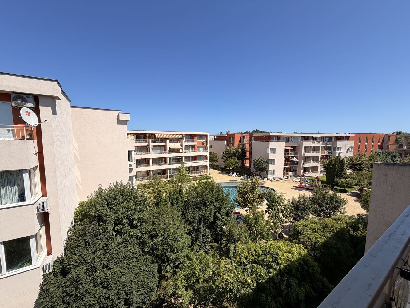 Gemütliche 2-Zimmer-Wohnung in Sonnenstrand – schöner Blick auf den Pool und eine ausgezeichnete Anlage für Erholung und Investition