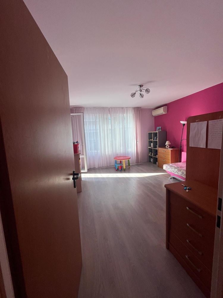 Geräumige 3-Zimmer-Wohnung mit Panoramaterrasse und Meerblick im Herzen von Pomorie