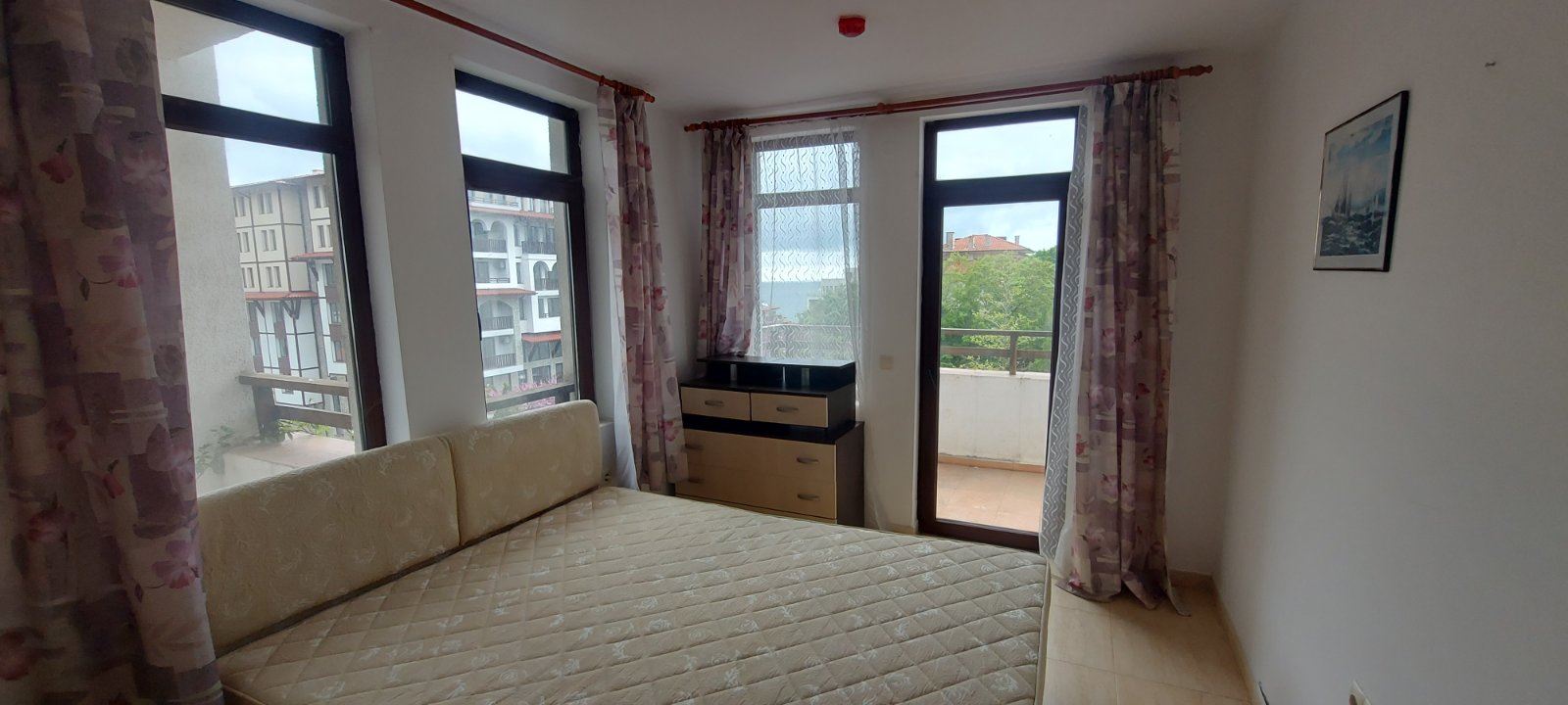 Geräumige Wohnung mit Meerpanorama in Sveti Vlas – Komfort, Grünflächen und prestigeträchtige Lage