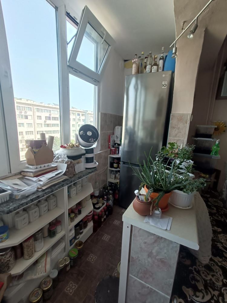 Großzügige Wohnung mit vier separaten Räumen in hervorragender Lage in Burgas