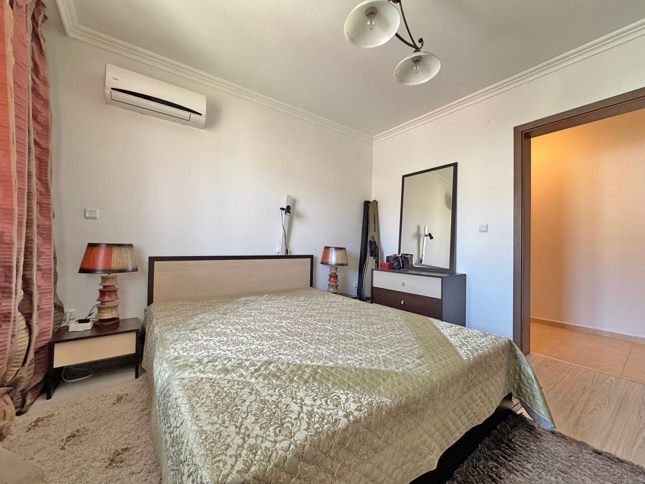 Geräumige Zwei-Schlafzimmer-Wohnung in einem Boutique-Komplex nur wenige Meter vom Meer in Sveti Vlas entfernt 