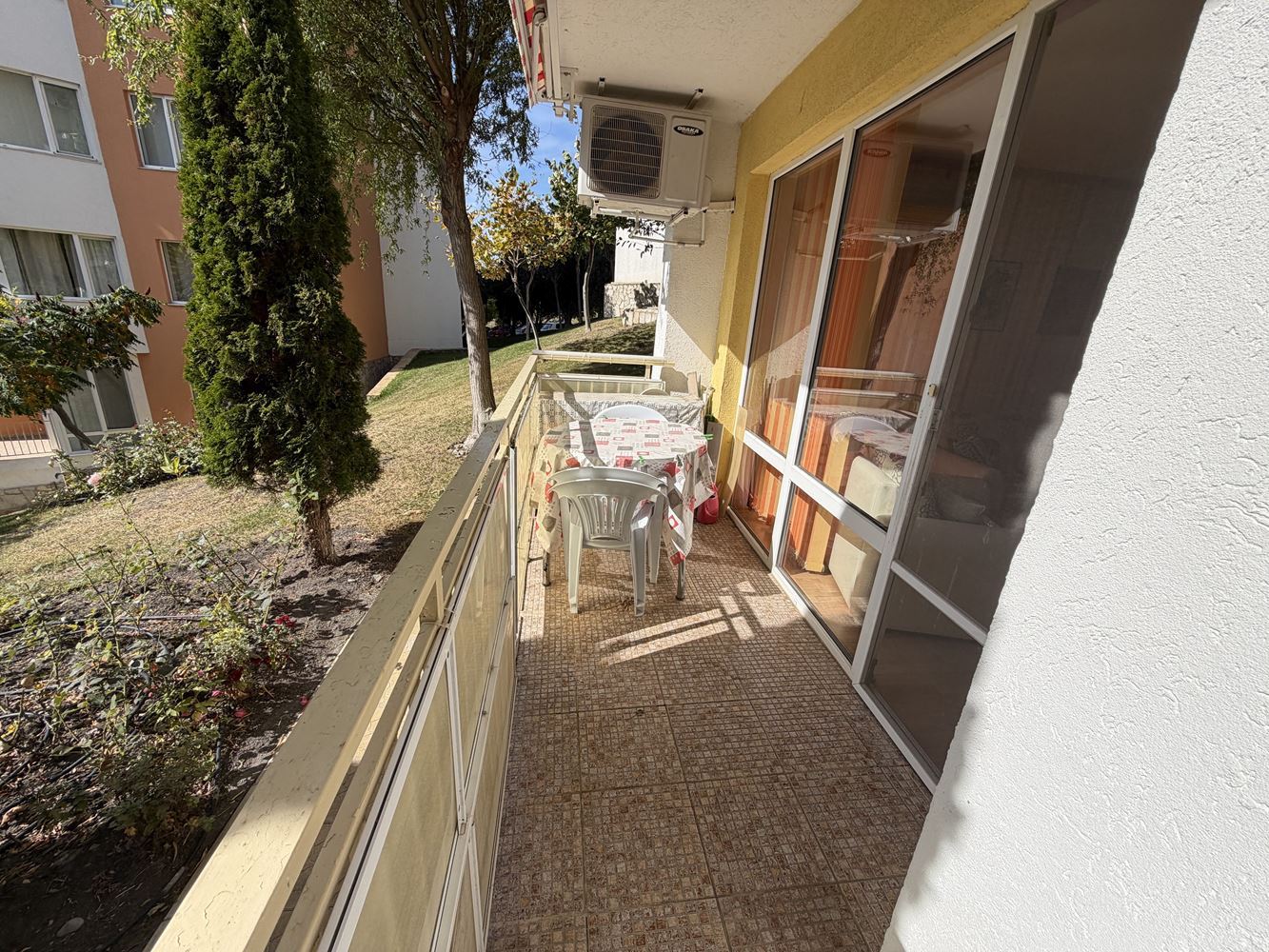 Zweizimmerwohnung mit großzügiger Terrasse und Meerblick in Sveti Vlas – 300 Meter vom Strand entfernt