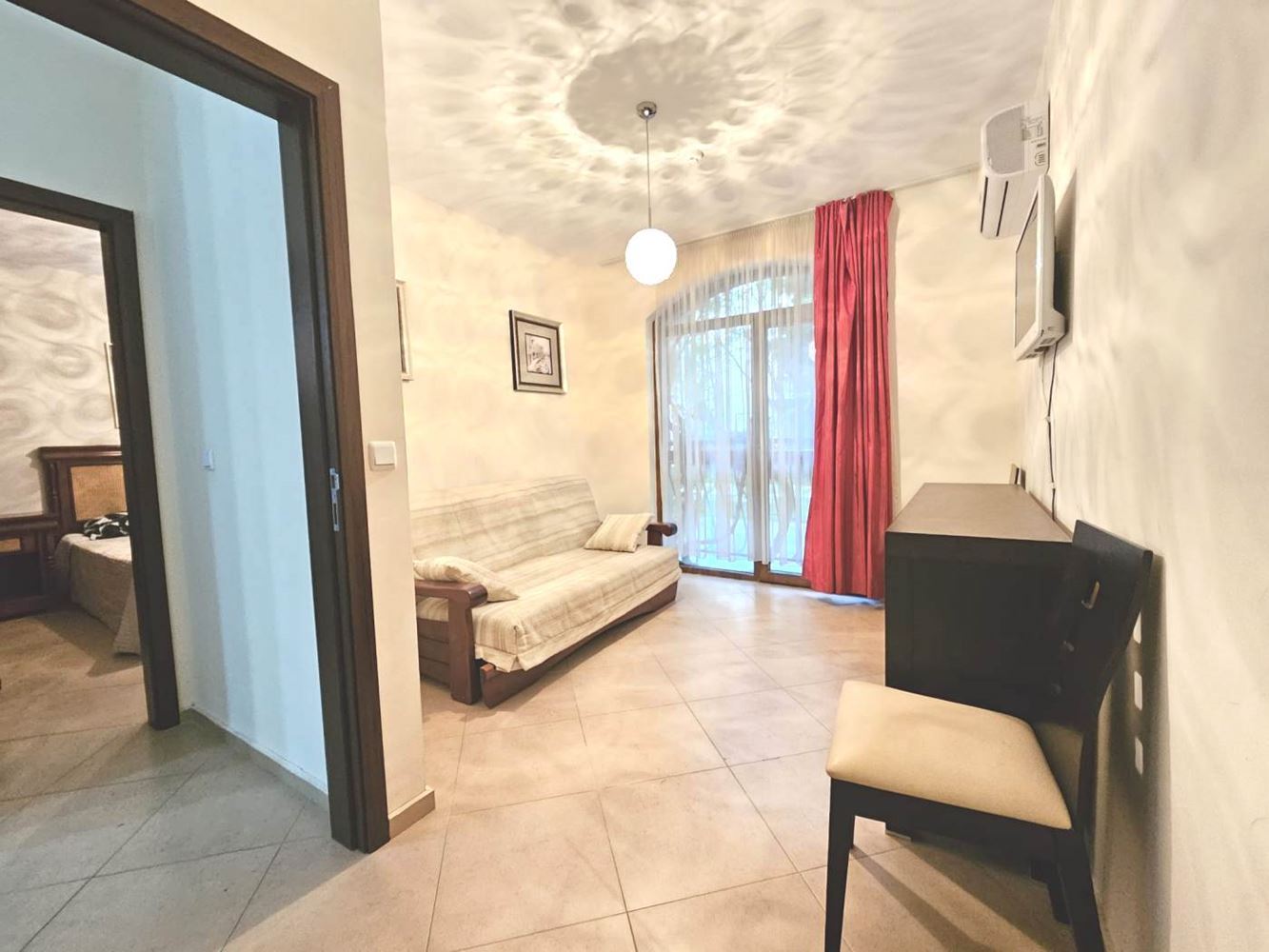 Drei-Zimmer-Wohnung im Erdgeschoss mit direktem Zugang zum Pool in einem Luxuskomplex in Sonnenstrand