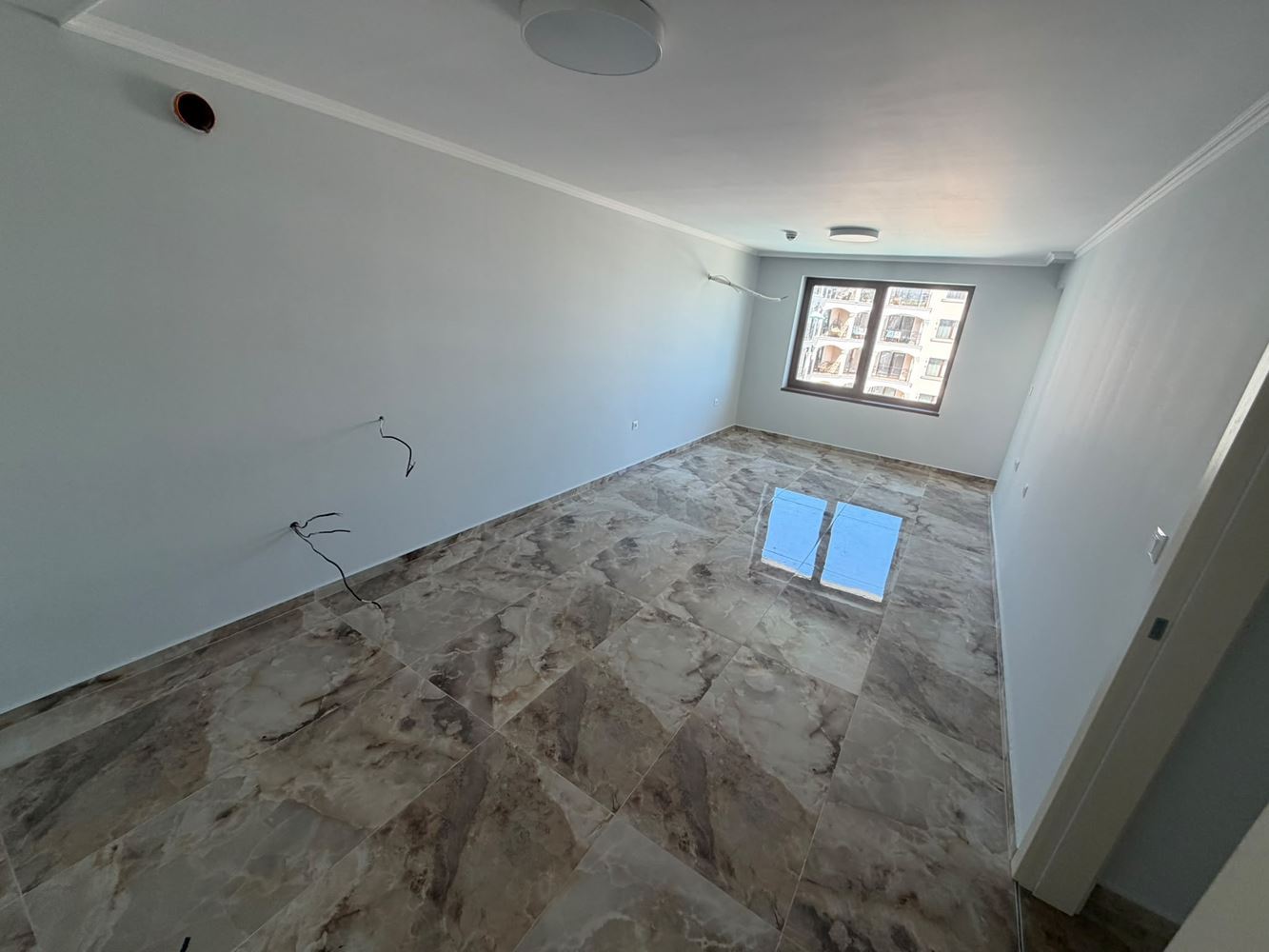Neue 2-Zimmer-Wohnung mit Pool- und Meerblick in einem luxuriösen First-Line-Komplex in Nessebar