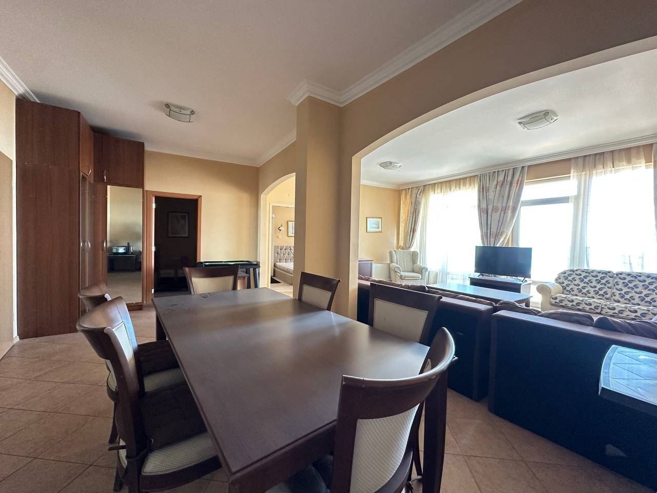 Geräumige Wohnung mit Meerblick in erster Meereslinie in Pomorie – Ferienimmobilie mit dem Gefühl eines luxuriösen Resorts