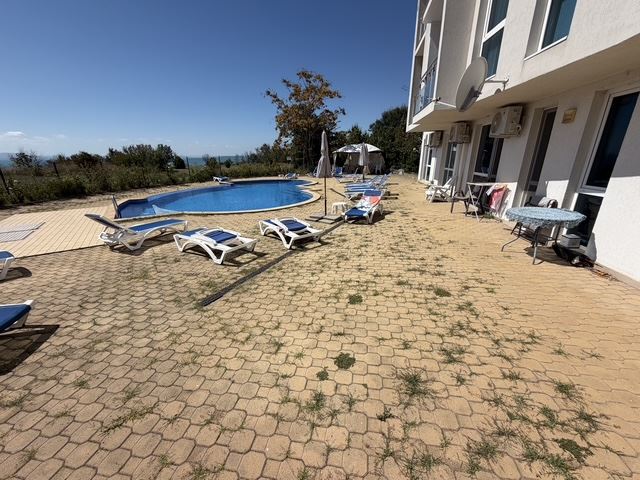 Zwei-Zimmer-Wohnung in erster Reihe am Meer in Sarafovo – Komfort, Stil und Meeresatmosphäre in einer Wohnanlage