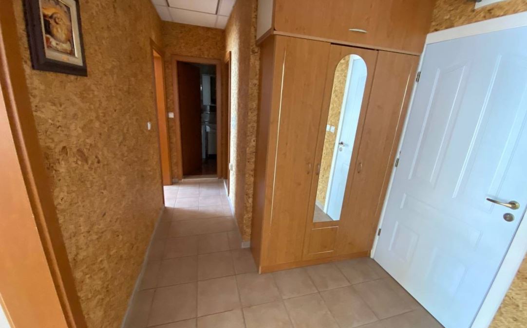 Wohnung mit zwei Schlafzimmern und Meerblick in erster Meereslinie in Elenite – Komfort, Natur und Ruhe