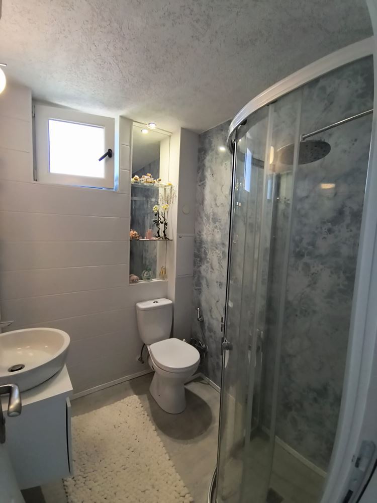 Renovierte Zwei-Schlafzimmer-Wohnung mit Panoramablick in einer modernen Anlage nahe Sonnenstrand