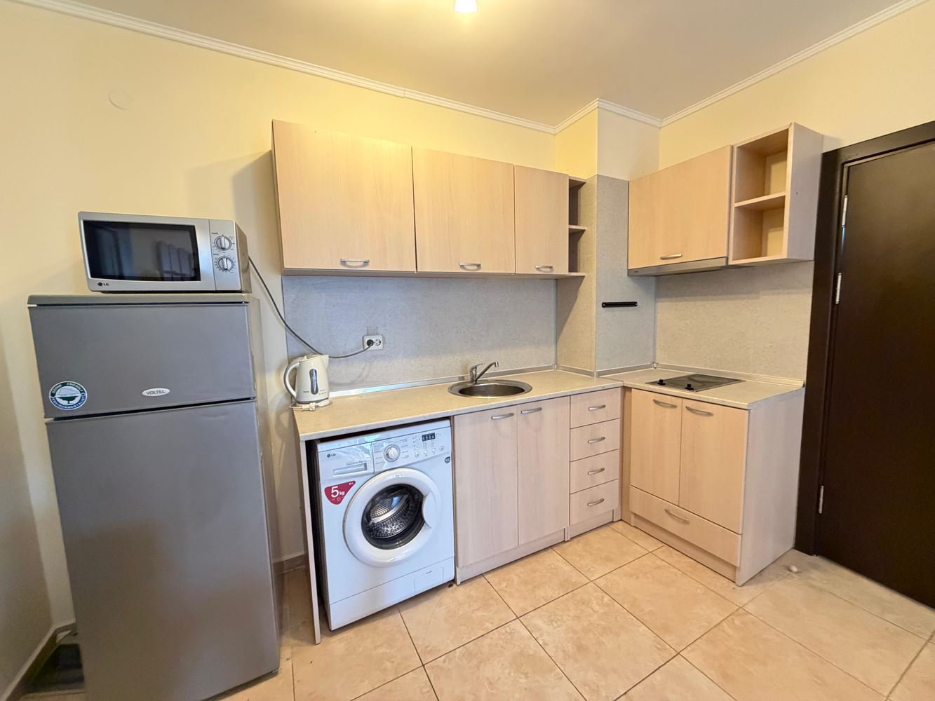 Apartment mit zwei Schlafzimmern und Poolblick in Nessebar – Raum, Komfort und ausgezeichnete Lage nur 300 Meter vom Meer entfernt