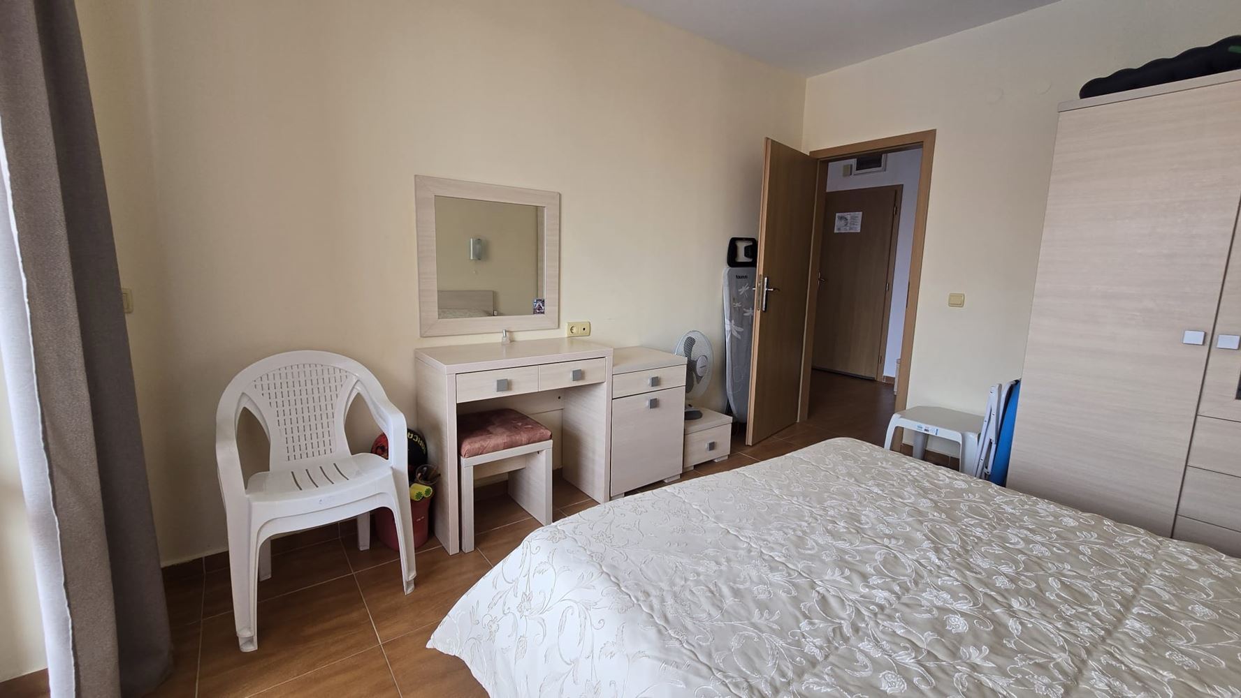 Zweizimmerwohnung mit Poolblick in Sveti Vlas – nur wenige Meter vom Meer entfernt