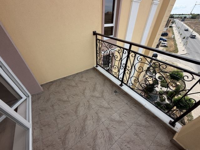 Neue Zweizimmerwohnung mit großzügigem Balkon in einer modernen Anlage in Ravda