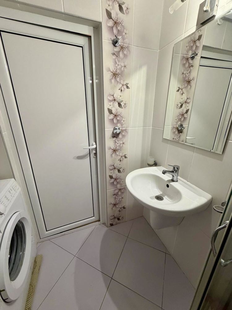 Sarafovo – Geräumige Zweizimmerwohnung mit Act 16, minimaler Instandhaltungsgebühr und kompletter Möblierung