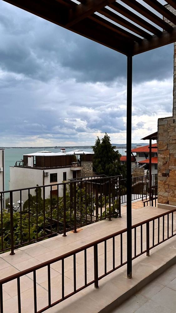 Drei-Zimmer-Wohnung mit Meerblick in einer prestigeträchtigen Anlage in Sveti Vlas