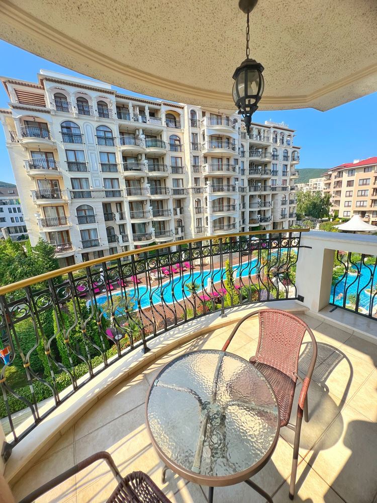 Luxuriöse 2-Zimmer-Wohnung mit Meerblick in einer prestigeträchtigen Anlage 200 Meter vom Strand in Sveti Vlas entfernt