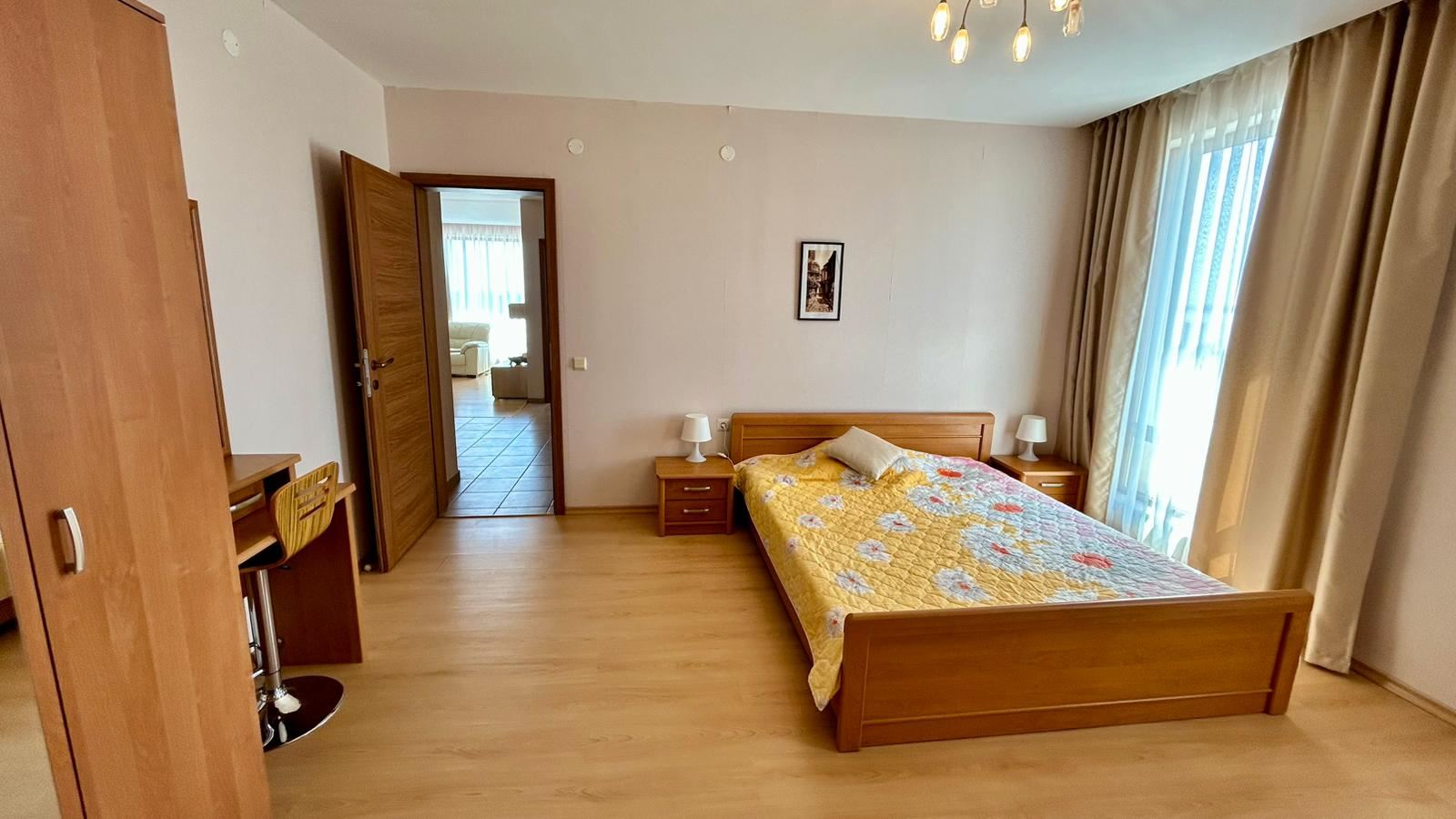 Sveti Vlas – Drei-Zimmer-Wohnung mit direktem Panoramablick auf das Meer in einer Anlage in erster Linie