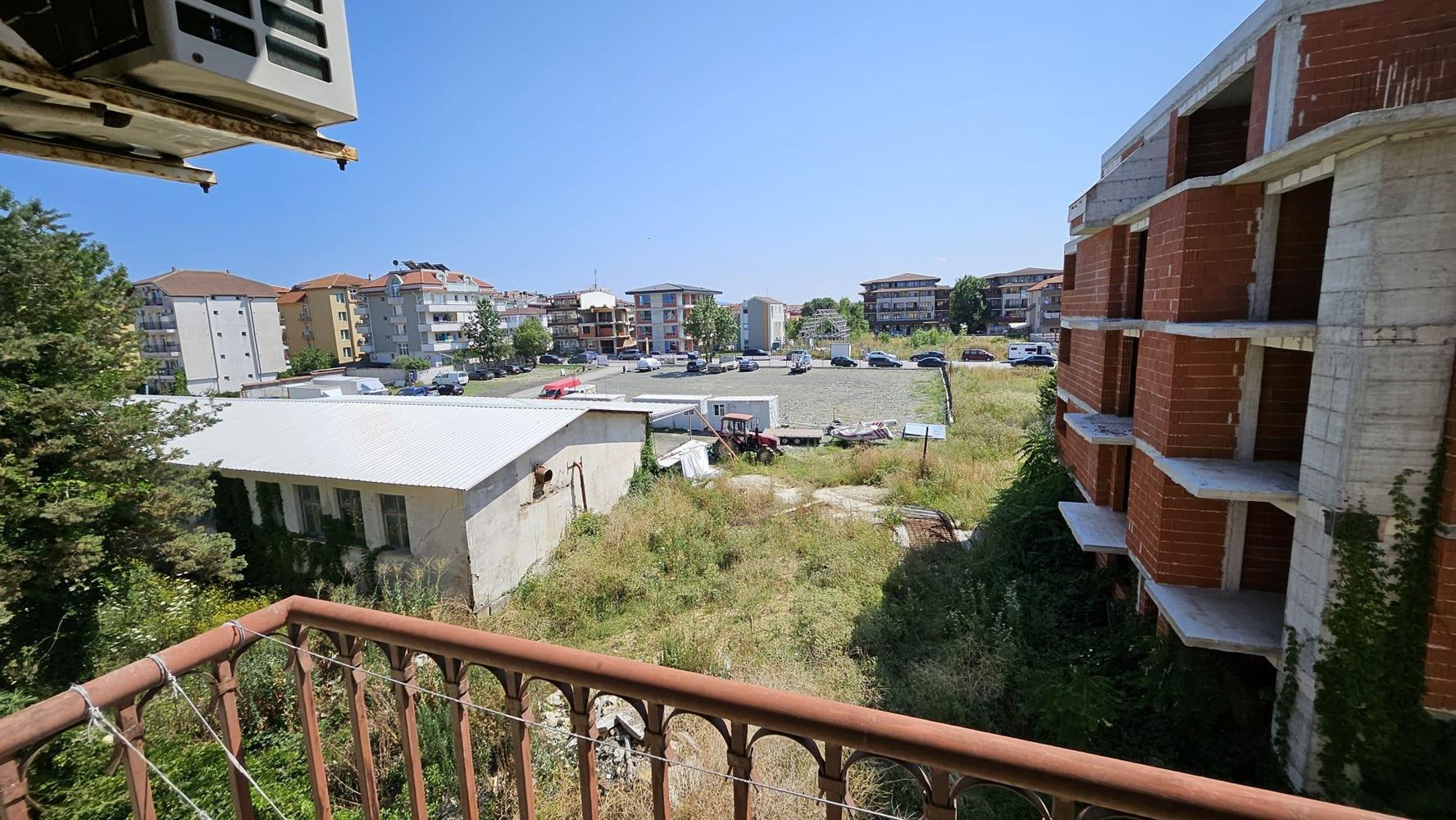 Zweizimmerwohnung mit einem Schlafzimmer in Primorsko mit Akt 16 – Swimmingpool, geschlossene Wohnanlage und Strand in fußläufiger Entfernung