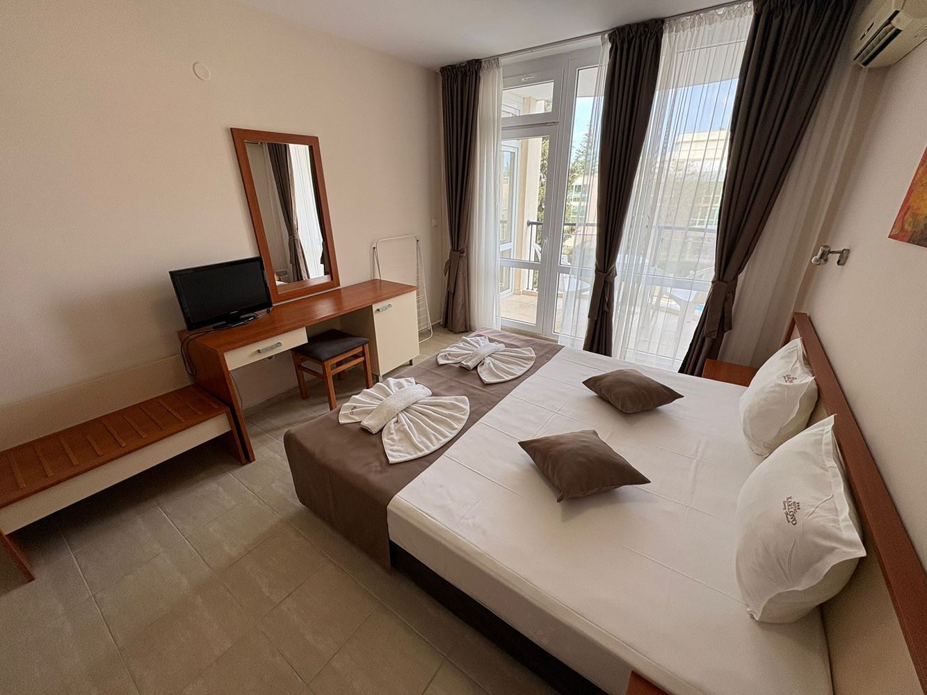 Geräumige Wohnung mit zwei Schlafzimmern, hervorragenden Annehmlichkeiten und bezugsfertig – perfekte Investition und komfortables Zuhause