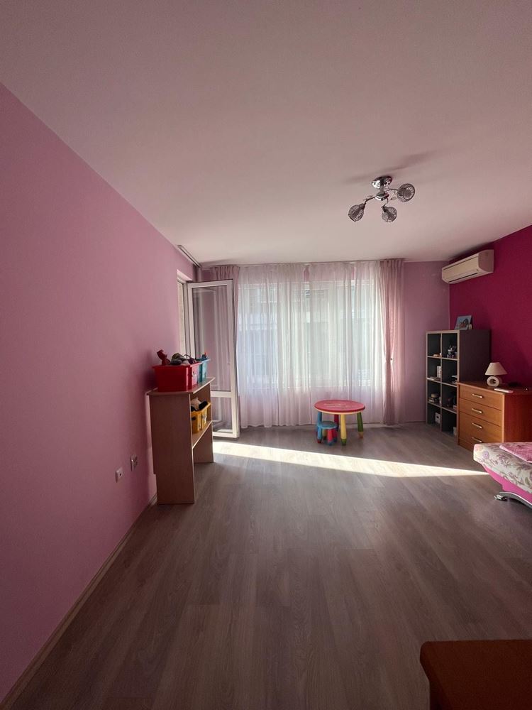 Geräumige 3-Zimmer-Wohnung mit Panoramaterrasse und Meerblick im Herzen von Pomorie