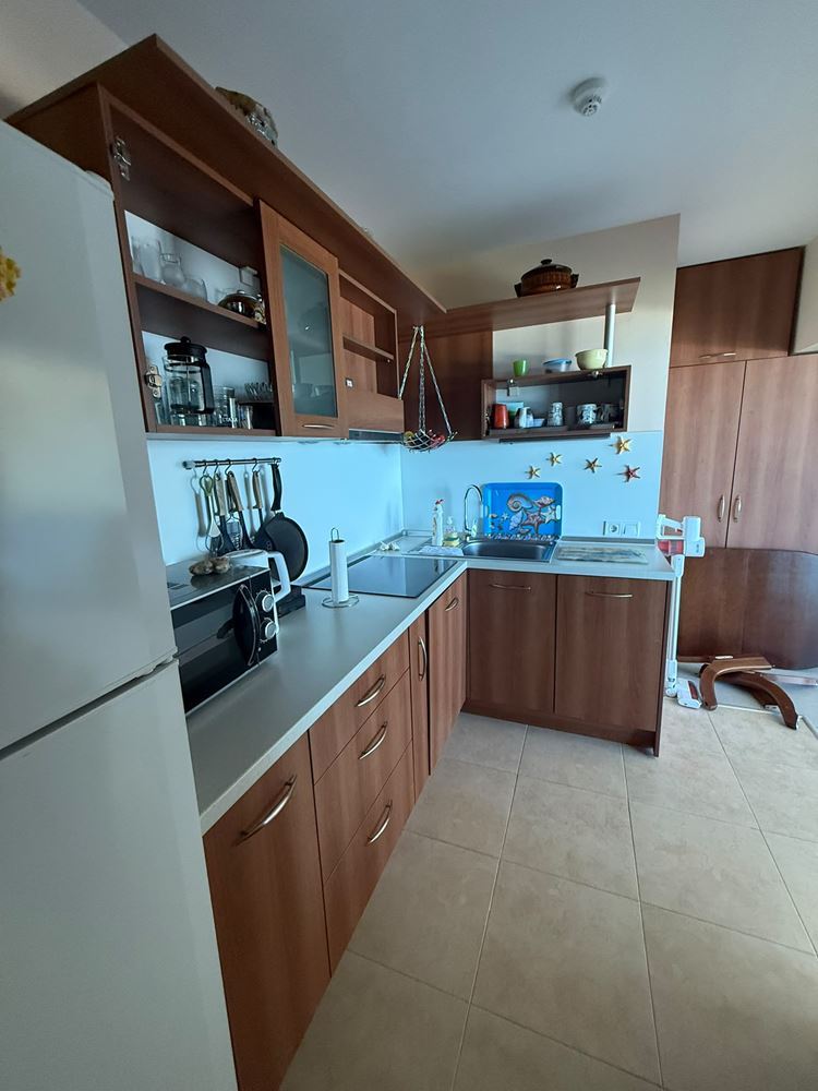 Direkter Meerblick – großzügige 2-Zimmer-Wohnung in erster Meereslinie in Pomorie