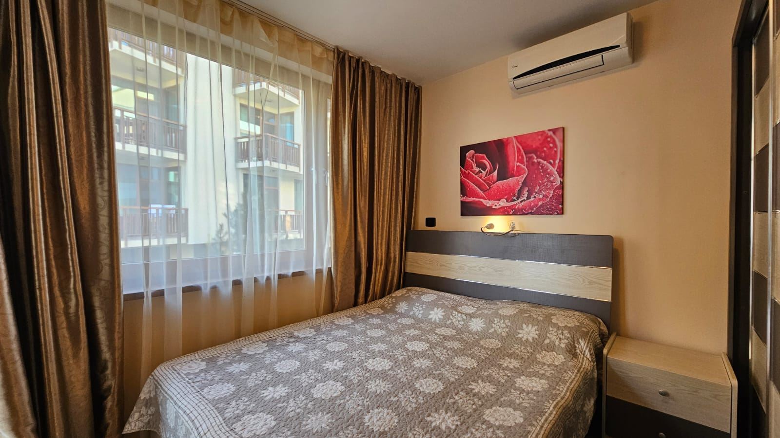 Gemütliche und stilvoll eingerichtete 2-Zimmer-Wohnung mit teilweisem Meerblick