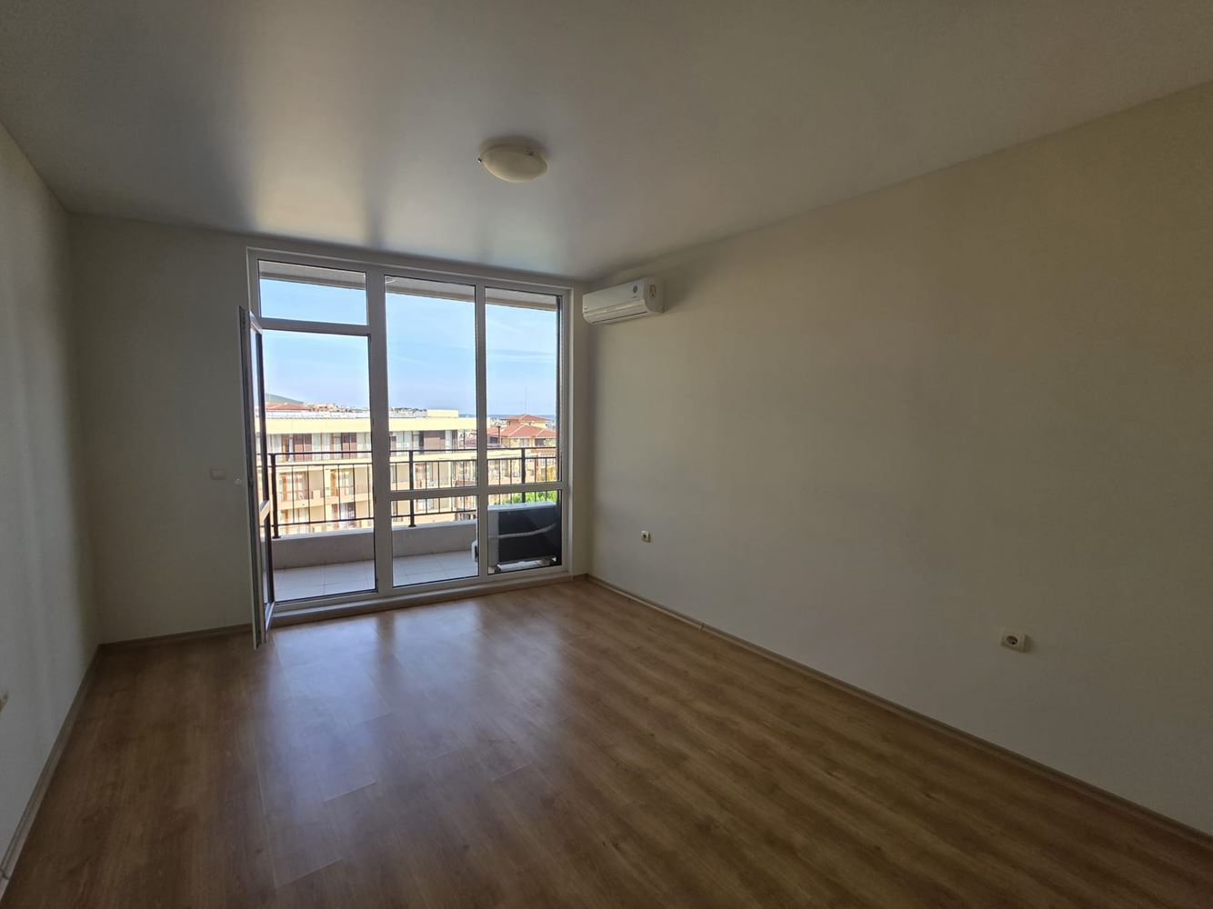 Neue Wohnung mit einem Schlafzimmer und Meerblick in Sveti Vlas